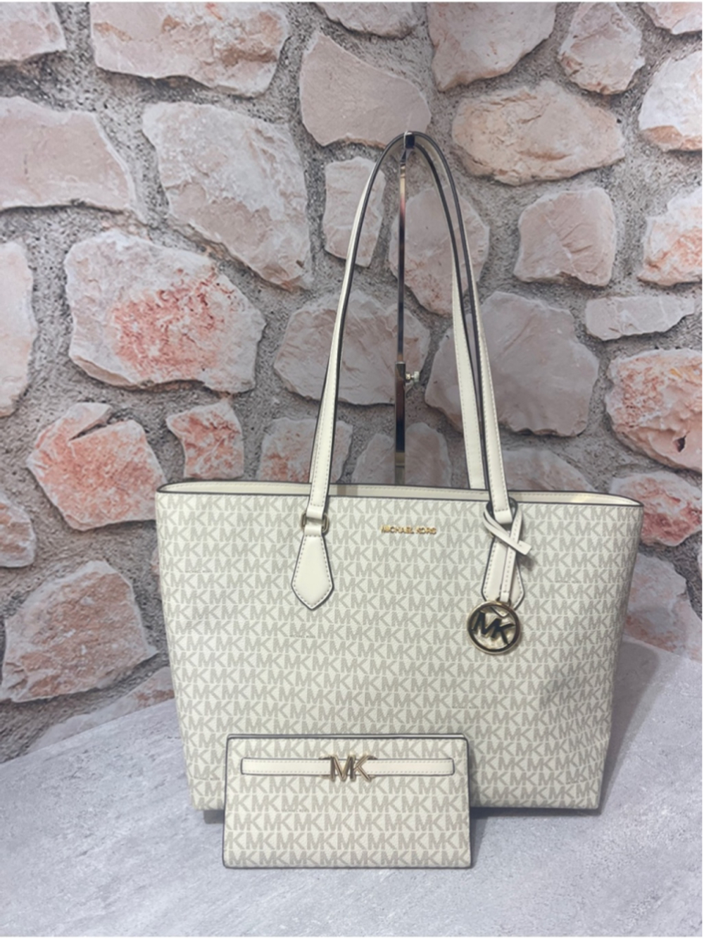 Michael Kors Sheila Lg MF Tote & Matching Wallet Light Cream Multi